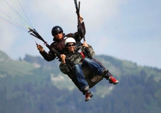  儿童和成人滑翔伞的发现 